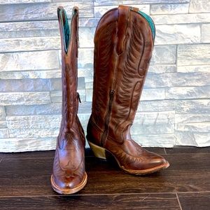 Women’s cowboy boots size 6